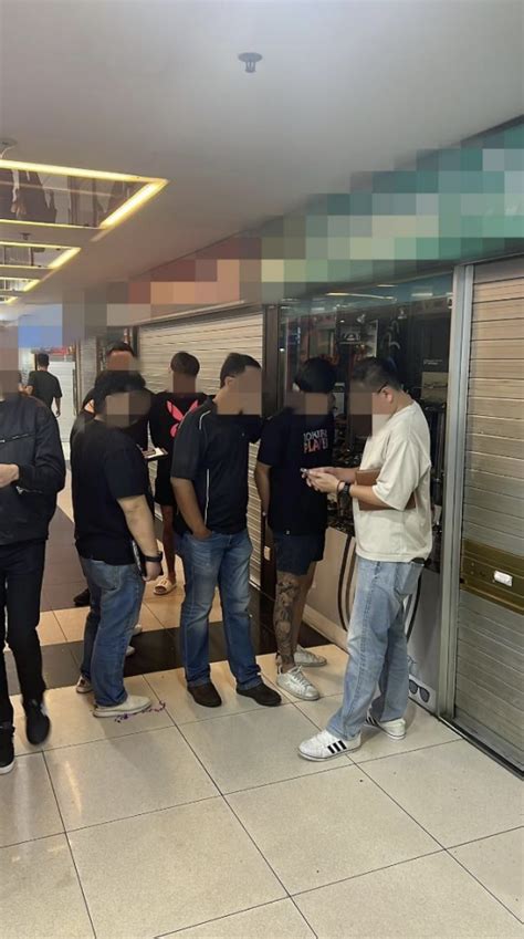 17 suspected members of unlawful societies arrested .